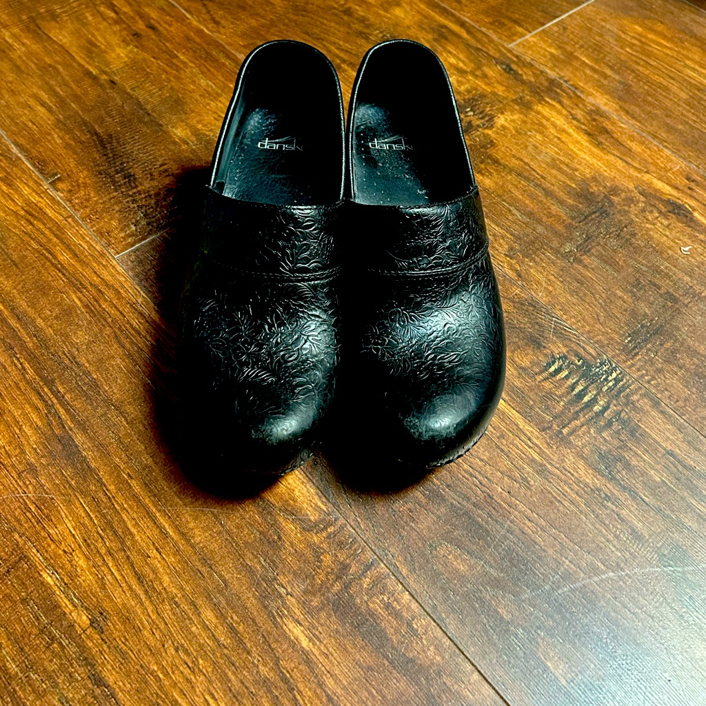 Dansko Lt Pro Black Floral Tooled Women's Clogs Size 39 Leather Shoes